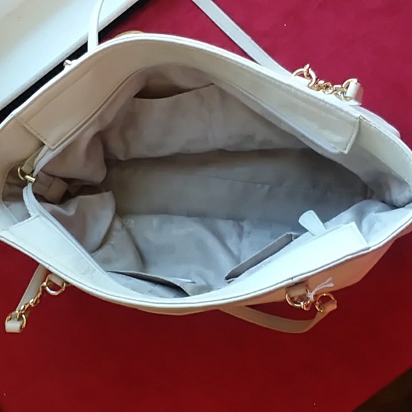 Michael Kors Excellent Condition Soft Off White Pebble Leather - Picture 9 of 12